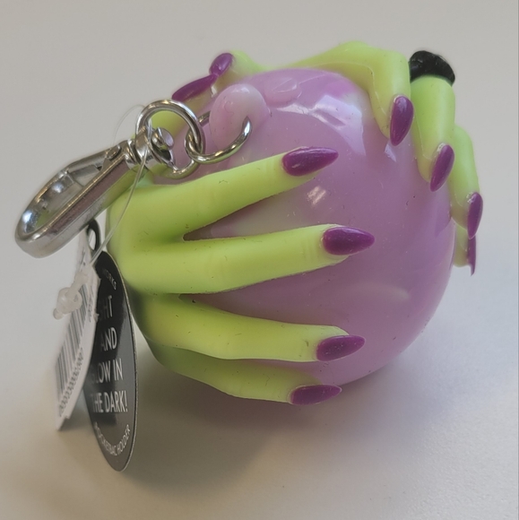 NWT Bath & Body Works LIGHT-UP Witch Crystal Ball Pocketbac Keychain - Picture 3 of 6